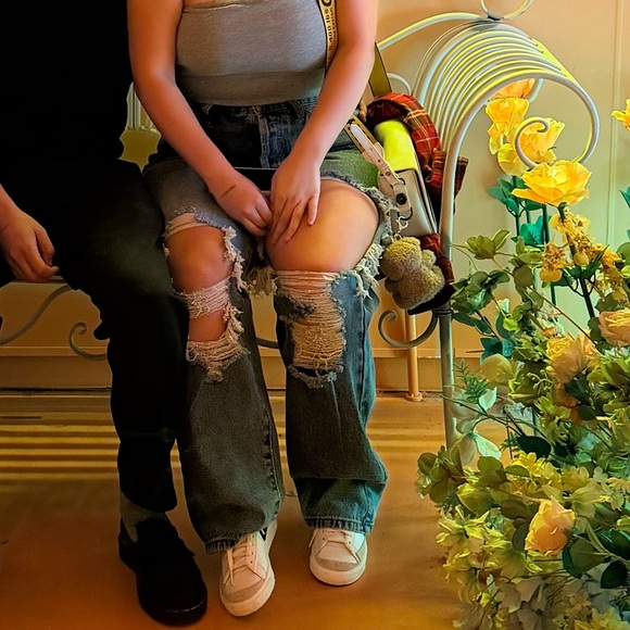 FASHION NOVA drive you crazy ripped non stretch straight Jeans - Picture 6 of 6